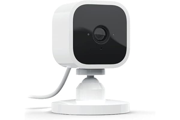 Blink Mini - Videocamera di sicurezza intelligente per interni, plug-in, video HD 1080p, rilevazione di movimento, audio bidirezionale, config. semplice, compatibile con Alexa | 1 videocamera (Bianco)